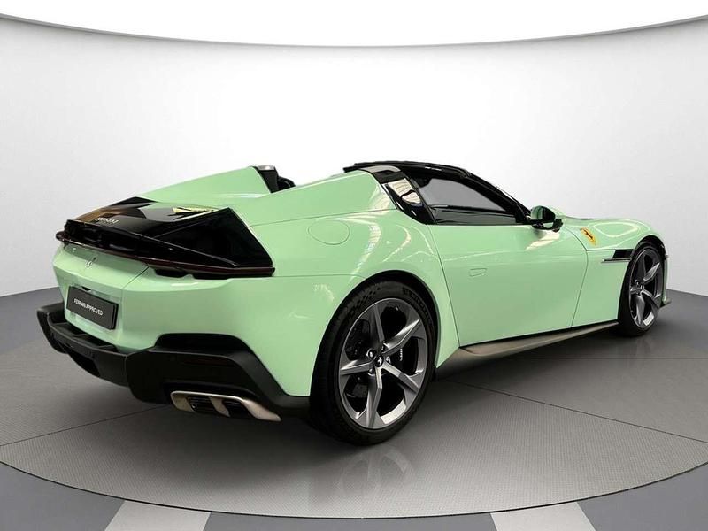 Gebraucht Ferrari 12 Cilindri 825 PS (606 kW) 2025 Verde pallido Cabrio