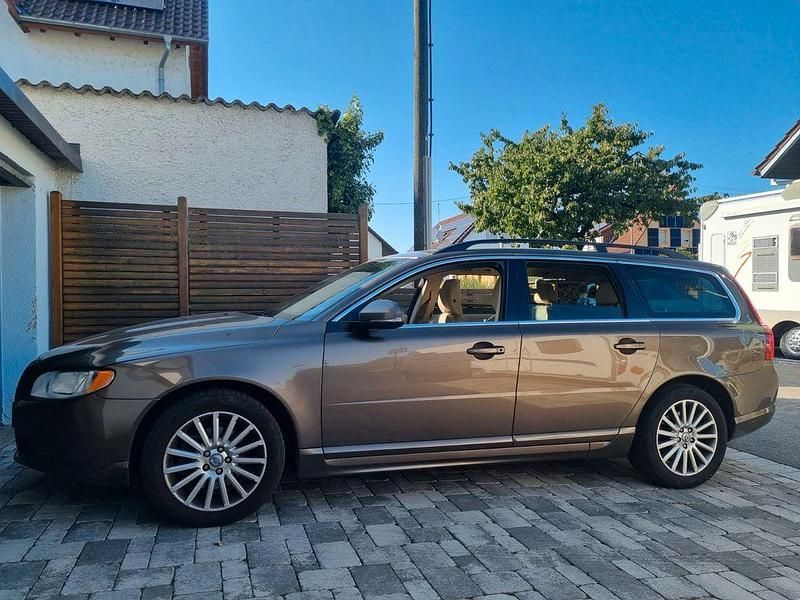 Braun Gebraucht 2013 Volvo V70 Pro Kombi | 6.400 € (Superpreis) - Bild 1/4