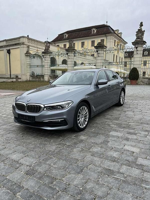Grau Gebraucht 2019 BMW 520 Limousine | 30.500 € (Fairer Preis) - Bild 1/4