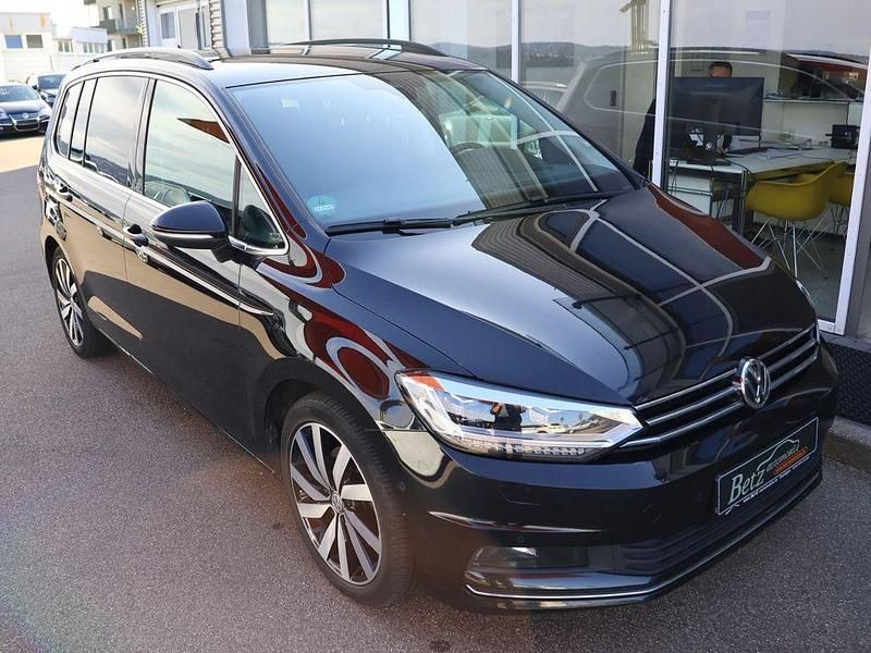 Gebraucht VW Touran Highline 150 PS (110 kW) 2019 Schwarz Van / Kleinbus