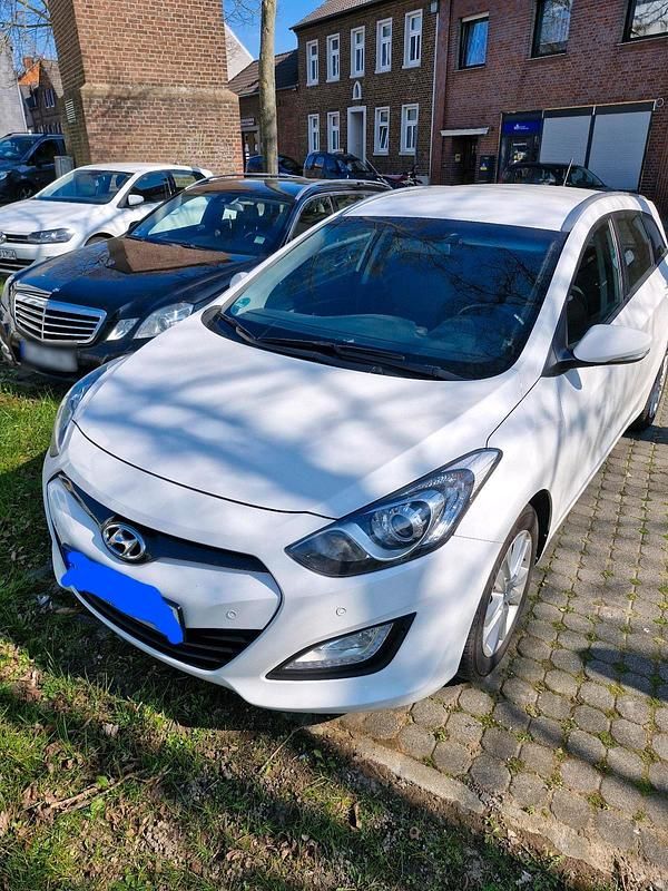 Gebraucht Hyundai i30 100 PS (73 kW) 2014 Weiß Kombi