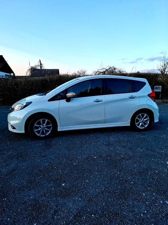 Gebraucht Nissan Note Acenta 90 PS (66 kW) 2015 Weiß Kleinwagen