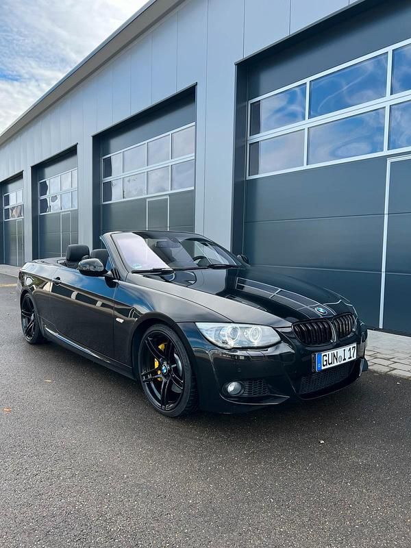 Schwarz Gebraucht 2011 BMW 335 Cabriolet M Sport Cabrio | 22.799 € (Etwas zu teuer) - Bild 1/4