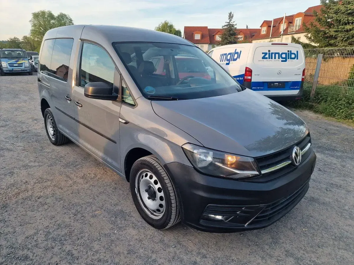 Używany VW Caddy 122 KM (89 kW) 2019 Szary Minivan