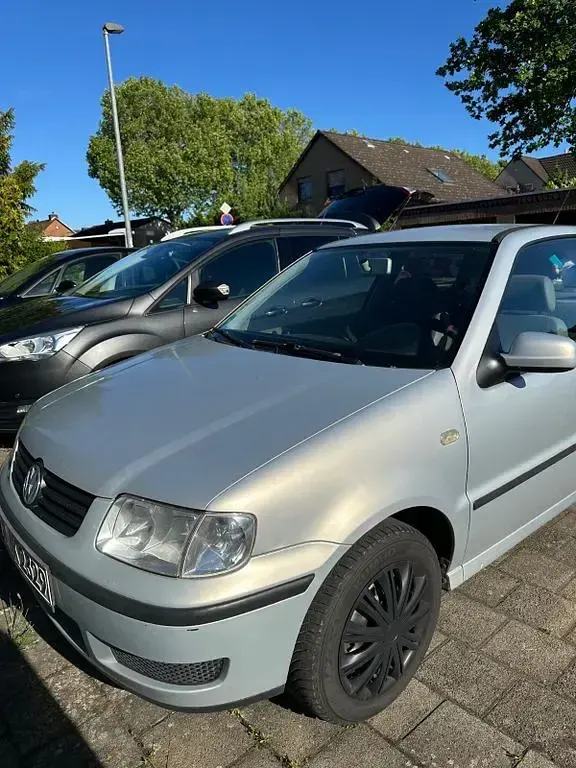 Gebraucht VW Polo Basis 60 PS (44 kW) 2000 Silber Limousine
