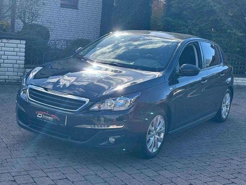Grau Gebraucht 2017 Peugeot 308 Style Limousine | 8.490 € (Guter Preis) - Bild 1/4