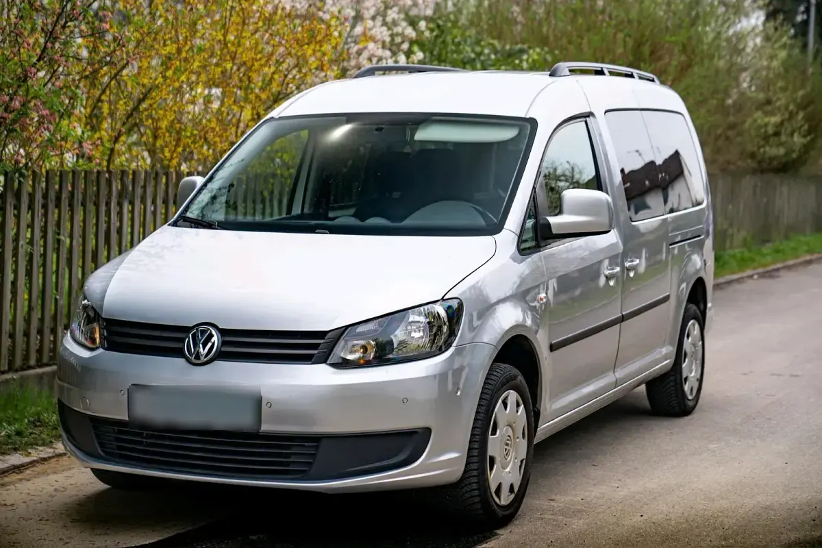 Second-hand VW Caddy Maxi 105 CP (77 kW) 2014 Argintiu Monovolum