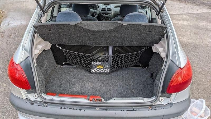 Gebraucht Peugeot 206 60 PS (44 kW) 1999 Silber Kleinwagen