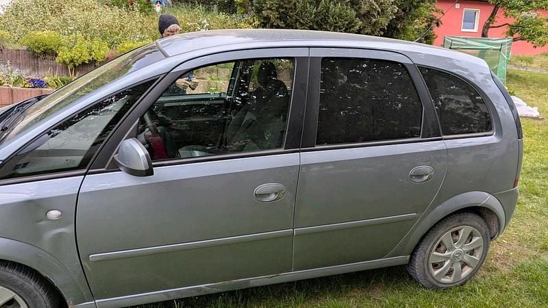 Grau Gebraucht 2008 Opel Meriva Van / Kleinbus | 750 € (Superpreis) - Bild 1/4