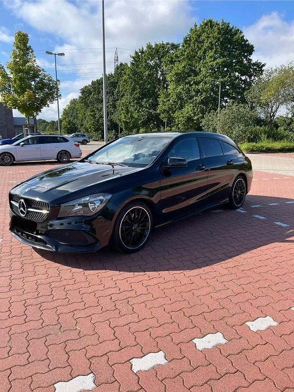 Schwarz Gebraucht 2018 Mercedes CLA250 Shooting Brake AMG line Kombi | 20.999 € (Fairer Preis) - Bild 1/4