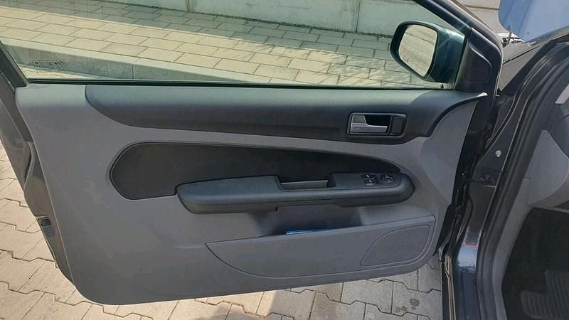 Gebraucht Ford Focus 101 PS (74 kW) 2008 Silber Kleinwagen