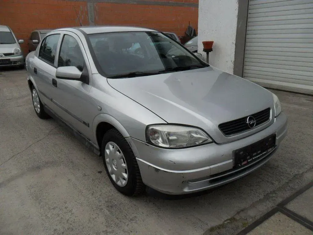 Gebraucht Opel Astra Elegance 101 PS (74 kW) 1999 Silber Limousine