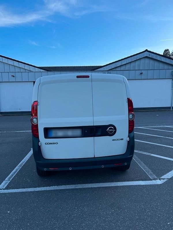 Second-hand Opel Combo 95 CP (69 kW) 2017 Alb Monovolum