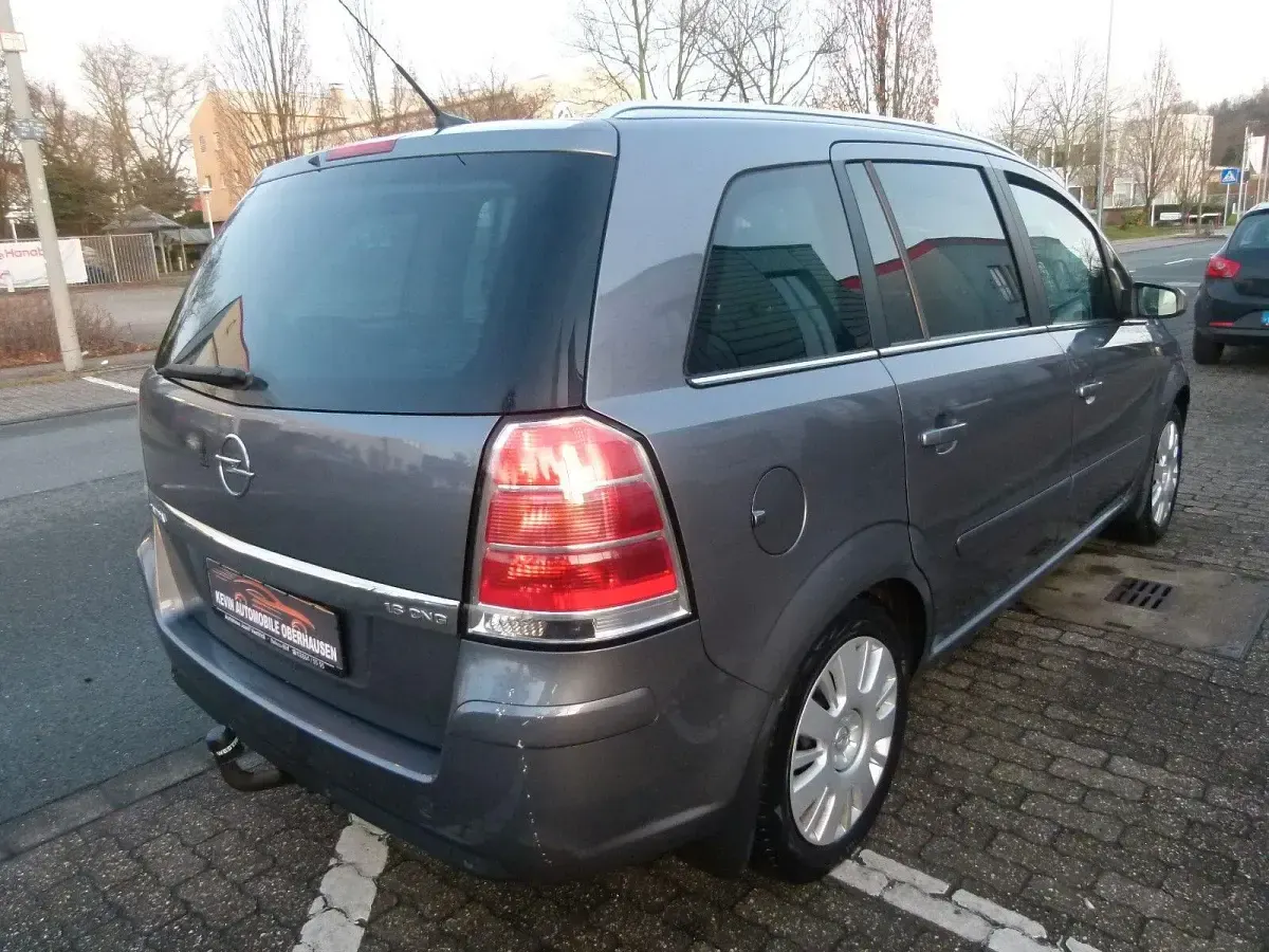Używany Opel Zafira 94 KM (69 kW) 2008 Szary Minivan