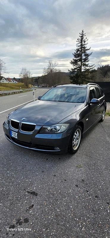Grau Gebraucht 2007 BMW 320 Kombi | 3.999 € (Fairer Preis) - Bild 1/4