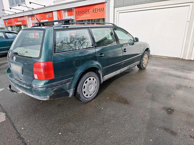 Gebraucht VW Passat 125 PS (91 kW) 1999 Grün Kombi