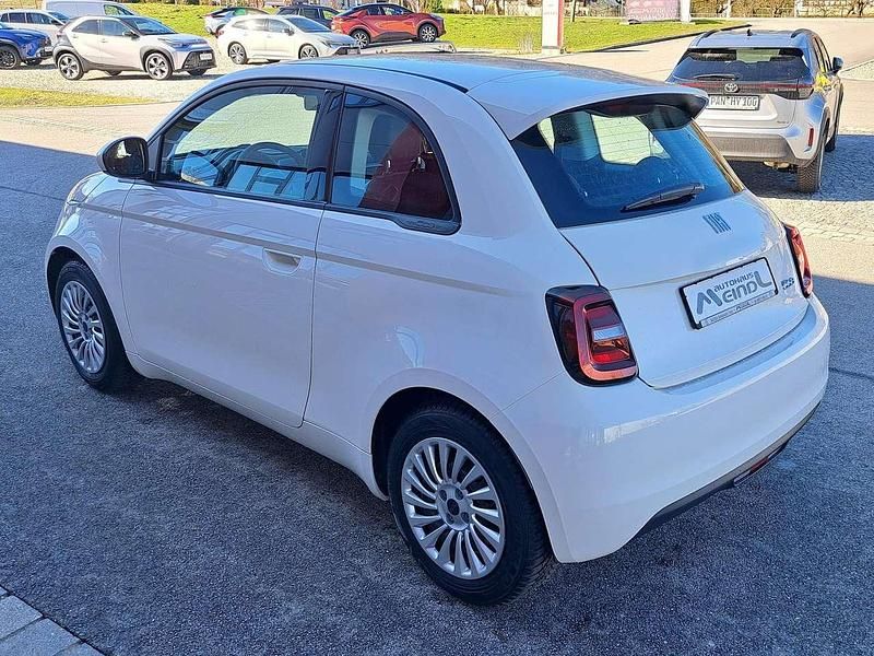 Gebraucht Fiat 500e Action 69 kW (95 PS) 2022 Arktis weiß Kleinwagen