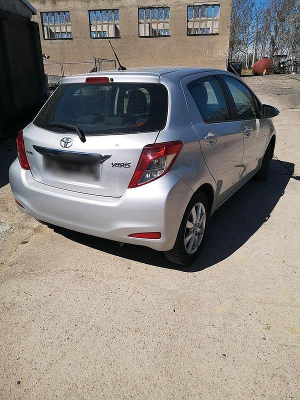 Gebraucht Toyota Yaris 2012 Silber Kleinwagen