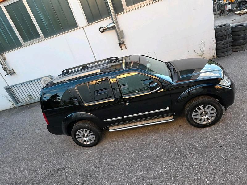 Schwarz Gebraucht 2015 Nissan Pathfinder SUV | 15.350 € (Fairer Preis) - Bild 1/4