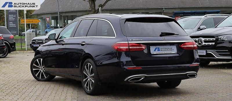 Gebraucht Mercedes E300 306 PS (225 kW) 2022 Blau Limousine
