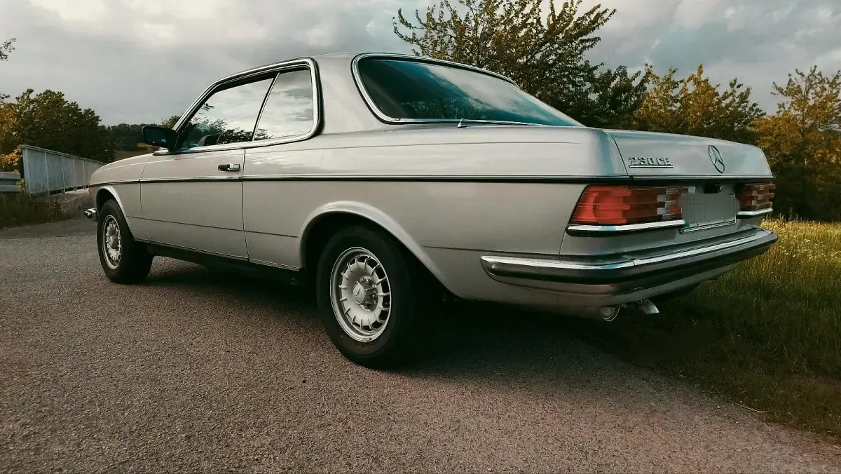 Gebraucht Mercedes 230 130 PS (95 kW) 1982 Silber Coupé