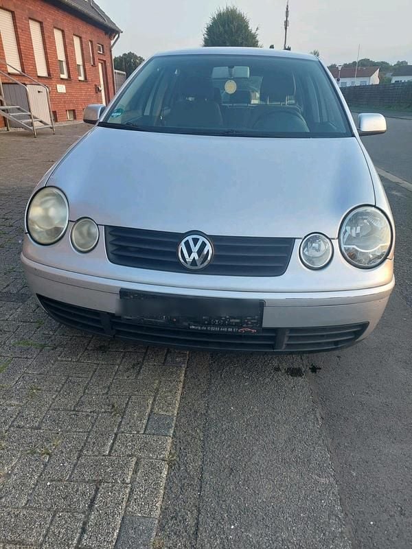 Silber Gebraucht 2004 VW Polo Kleinwagen | 990 € (Guter Preis) - Bild 1/4