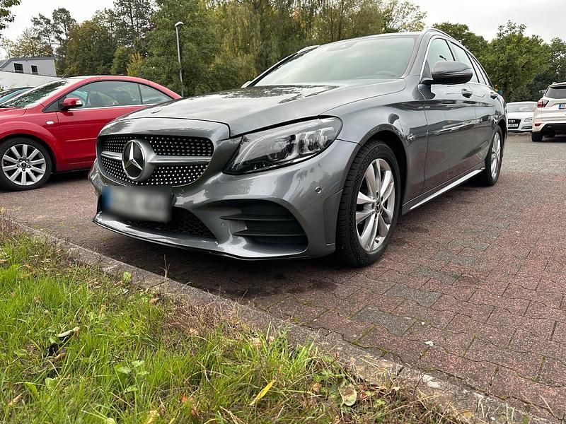 Grau Gebraucht 2020 Mercedes C180 AMG Kombi | 21.500 € - Bild 1/4
