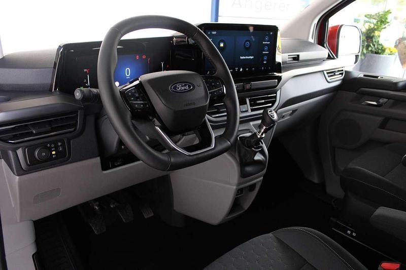 Gebraucht Ford Tourneo Titanium 150 PS (110 kW) 2024 Artisan red Van / Kleinbus
