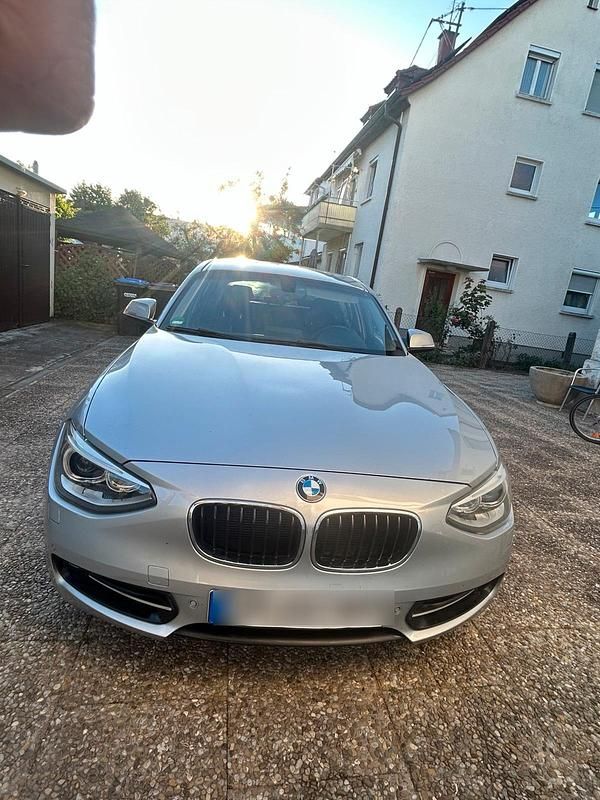 Silber Gebraucht 2012 BMW 118 Kleinwagen | 7.700 € (Guter Preis) - Bild 1/4