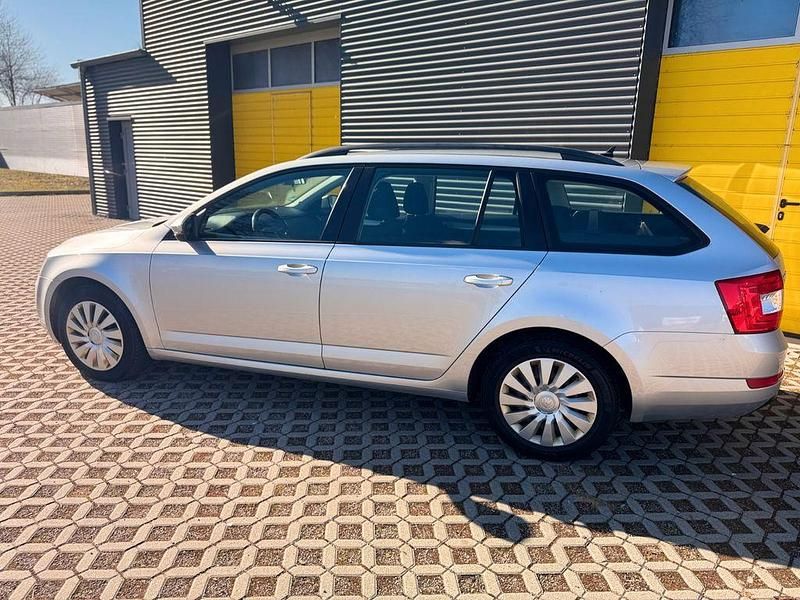 Gebraucht Skoda Octavia Ambition 116 PS (85 kW) 2014 Silber Kleinwagen