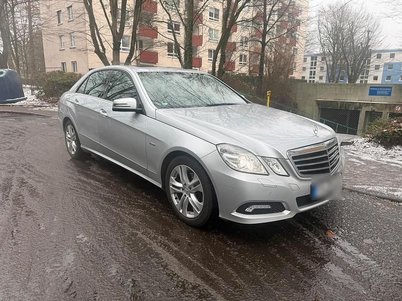 Second-hand Mercedes E200 184 CP (135 kW) 2010 Argintiu Berlinǎ