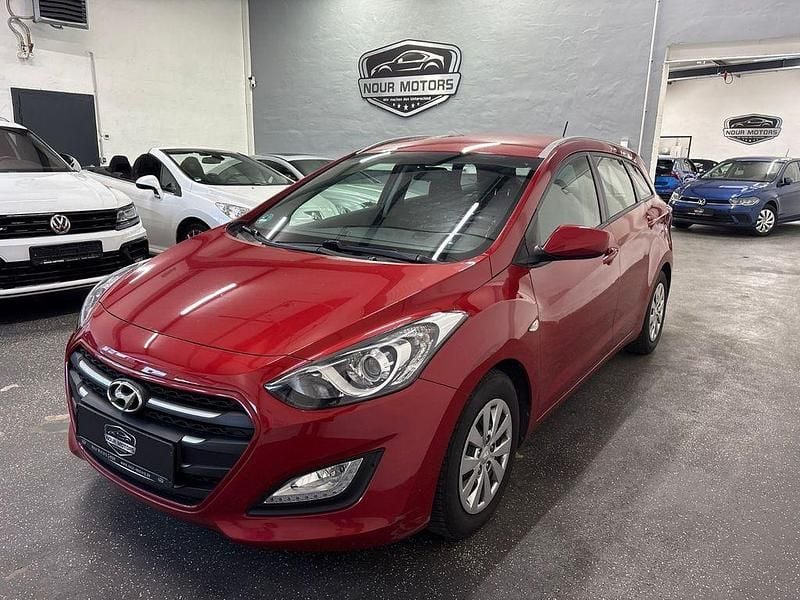 Gebraucht Hyundai i30 Classic 101 PS (74 kW) 2016 Rot Kombi