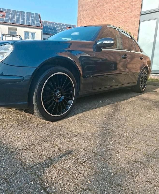 Gebraucht Mercedes E220 150 PS (110 kW) 2004 Blau Limousine