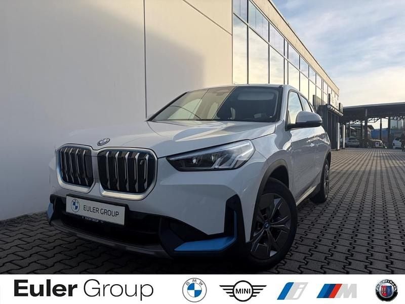 Weiss Gebraucht 2023 BMW iX1 Performance SUV | 35.999 € (Superpreis) - Bild 1/3