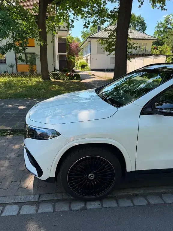 Gebraucht Mercedes EQA300 AMG line 167 kW (228 PS) 2024 Weiß SUV