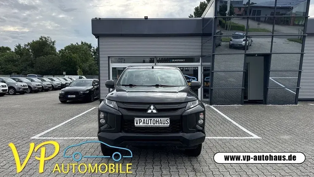Gebraucht Mitsubishi L200 Basis 150 PS (110 kW) 2020 Schwarz Pickup