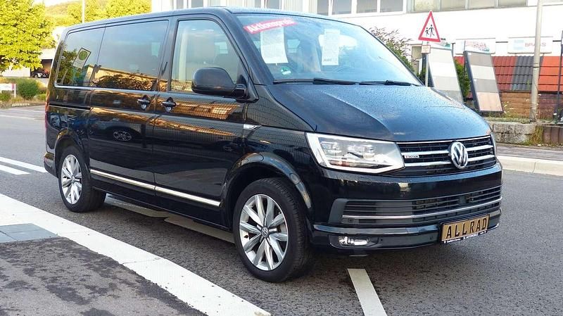 Gebraucht VW Multivan Highline 204 PS (150 kW) 2016 Deep black perleffekt Van