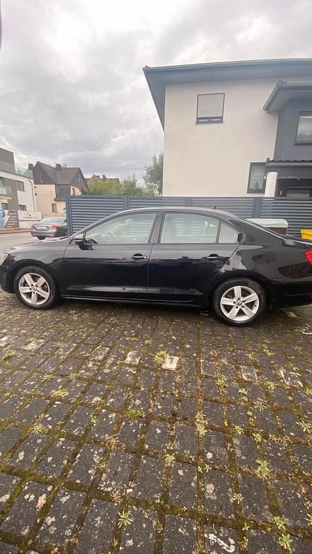 Second-hand VW Jetta 105 CP (77 kW) 2011 Negru Berlinǎ