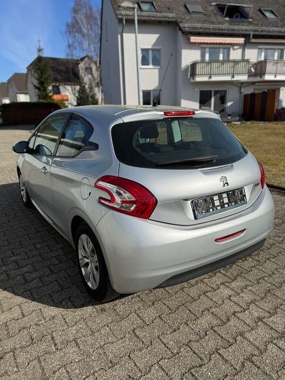 Gebraucht Peugeot 208 95 PS (69 kW) 2012 Silber Kleinwagen