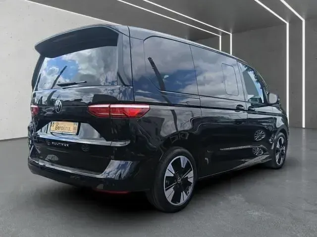 Gebraucht VW Multivan Life 150 PS (110 kW) 2025 Deep black perleffekt Van / Kleinbus
