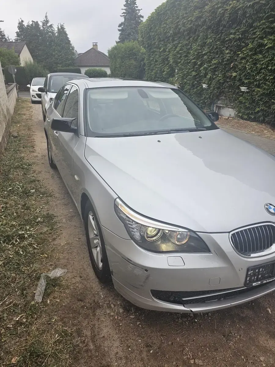 Gebraucht BMW 523 190 PS (139 kW) 2007 Silber Limousine