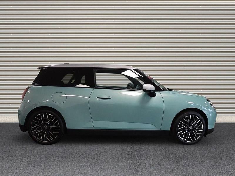 Second-hand Mini Cooper 135 kW (184 CP) 2024 Verde Hatchback