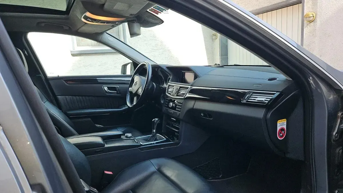Gebraucht Mercedes E200 Avantgarde 136 PS (100 kW) 2011 Grau Kombi