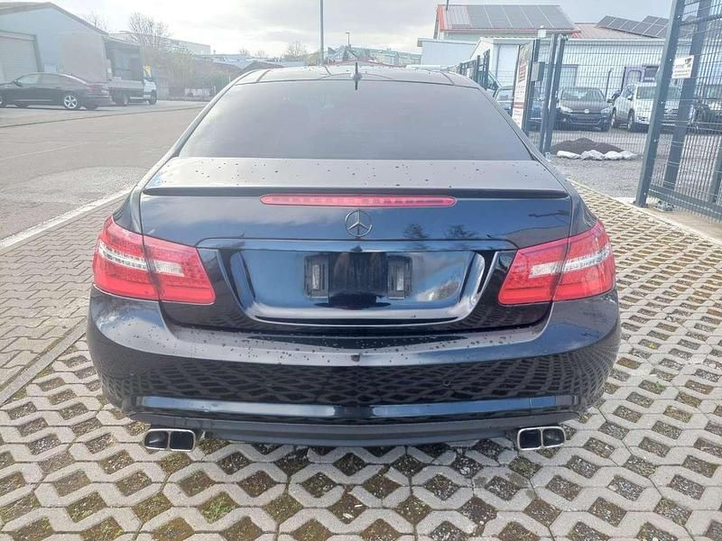 Używany Mercedes E350 AMG 265 KM (194 kW) 2011 Czarny Coupe