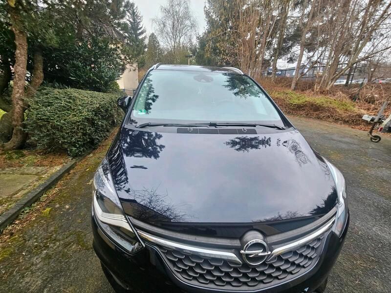 Blau Gebraucht 2018 Opel Zafira Van / Kleinbus | 17.750 € (Teuer) - Bild 1/4