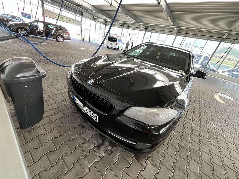 Schwarz Gebraucht 2010 BMW 520 Kombi | 10.000 € (Fairer Preis) - Bild 1/4