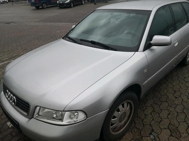 Silber Gebraucht 1999 Audi A4 Kombi | 700 € (Superpreis) - Bild 1/4