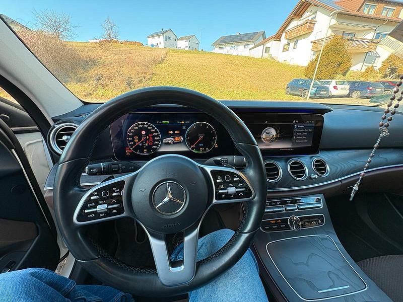 Gebraucht Mercedes E300 306 PS (225 kW) 2019 Weiß Kombi
