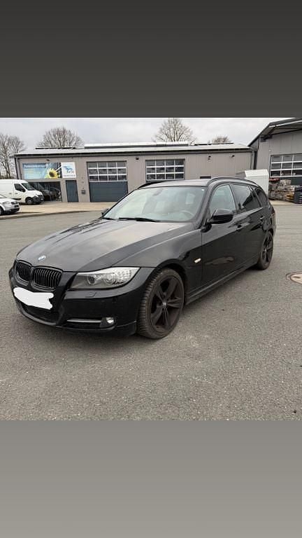 Gebraucht BMW 330 245 PS (180 kW) 2011 Schwarz Kombi