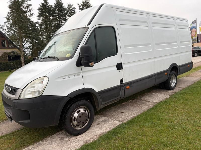 Gebraucht Iveco Daily 126 PS (92 kW) 2010 Weiß Van / Kleinbus
